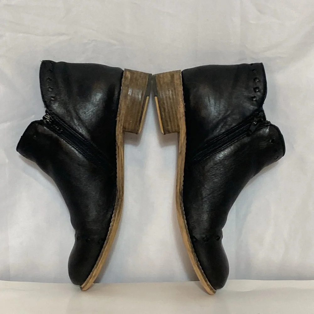 Diva True Black Soft Leather Booties 38/7.5